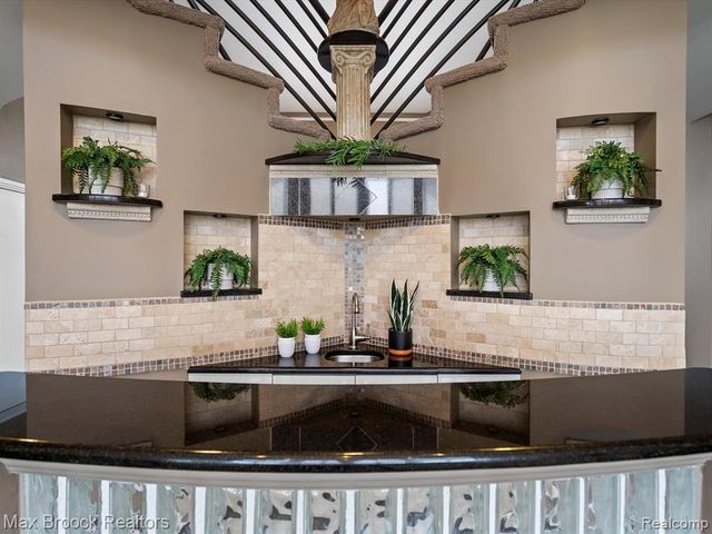 906 Yule Road, Leonard, MI 48367