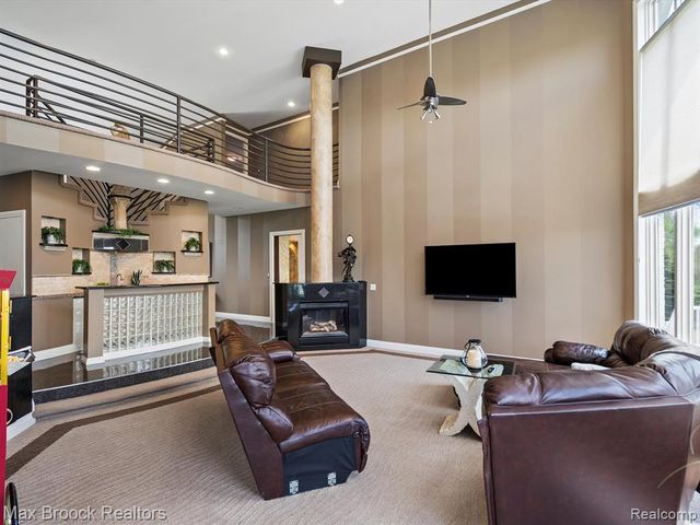 906 Yule Road, Leonard, MI 48367