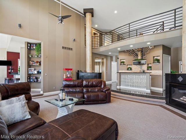 906 Yule Road, Leonard, MI 48367