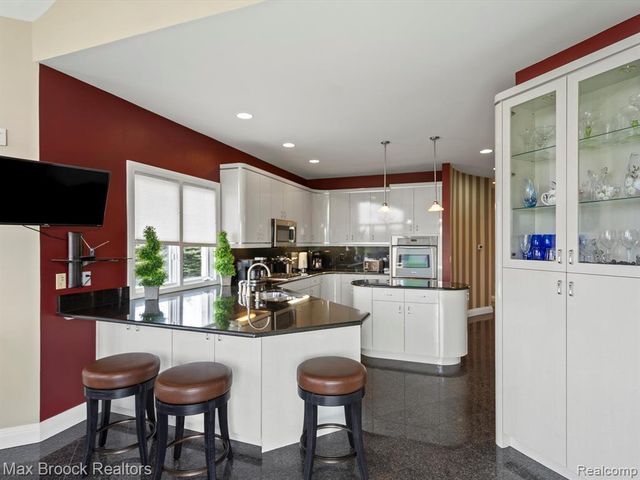 906 Yule Road, Leonard, MI 48367