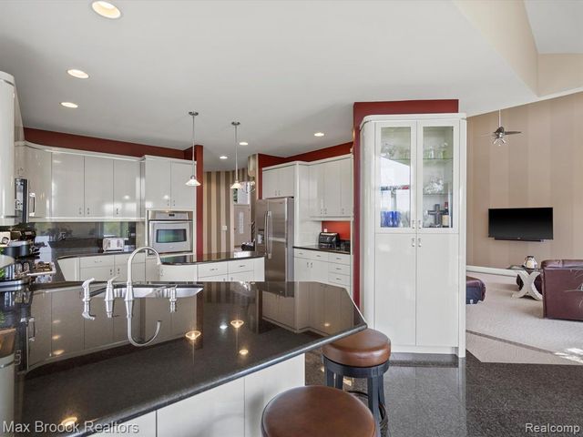 906 Yule Road, Leonard, MI 48367