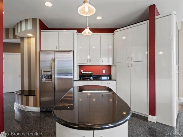 906 Yule Road, Leonard, MI 48367