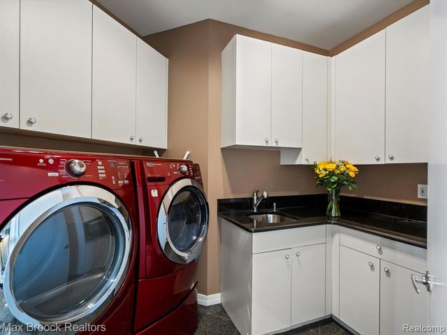 906 Yule Road, Leonard, MI 48367