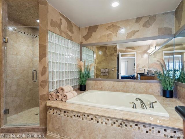 906 Yule Road, Leonard, MI 48367