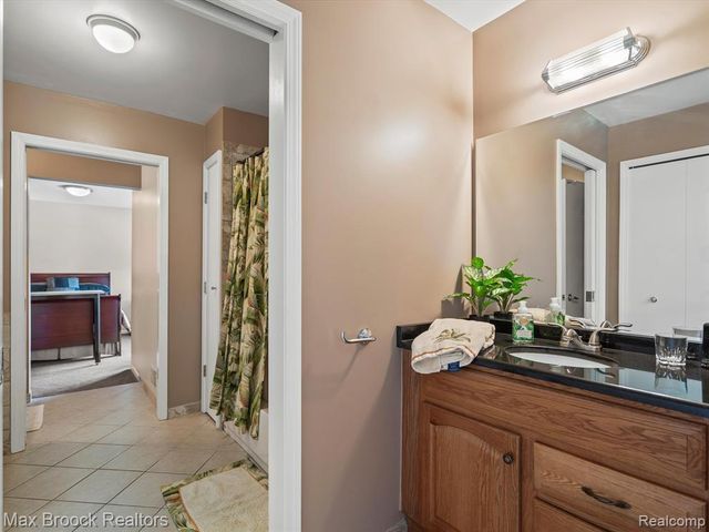 906 Yule Road, Leonard, MI 48367