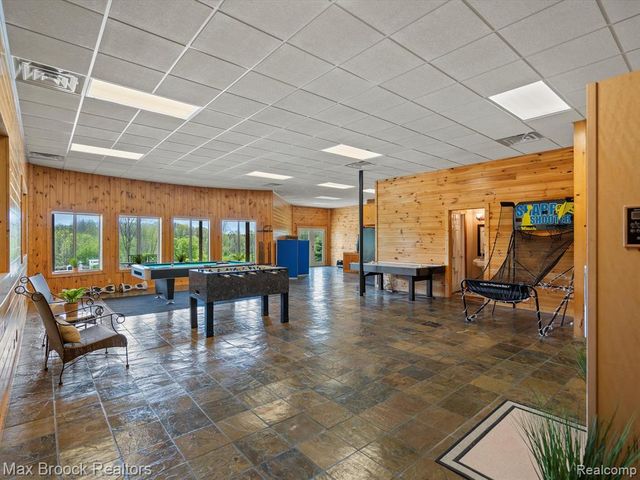 906 Yule Road, Leonard, MI 48367