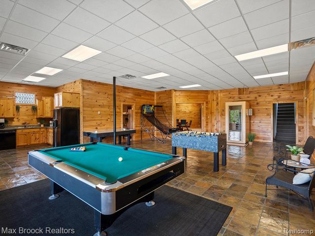 906 Yule Road, Leonard, MI 48367