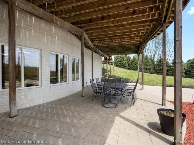 906 Yule Road, Leonard, MI 48367