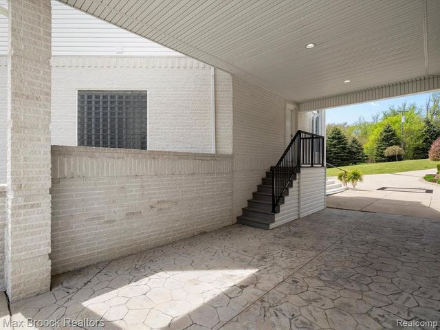 906 Yule Road, Leonard, MI 48367