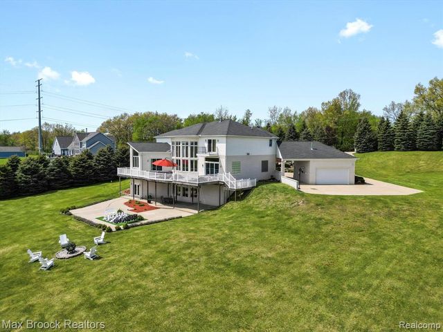 906 Yule Road, Leonard, MI 48367