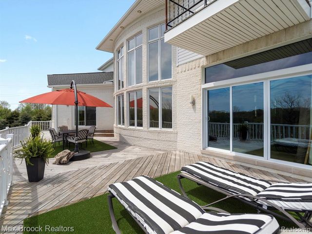 906 Yule Road, Leonard, MI 48367