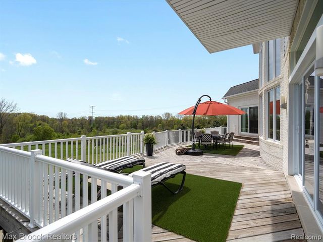 906 Yule Road, Leonard, MI 48367