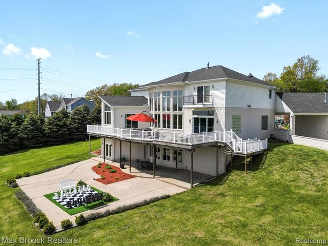 906 Yule Road, Leonard, MI 48367