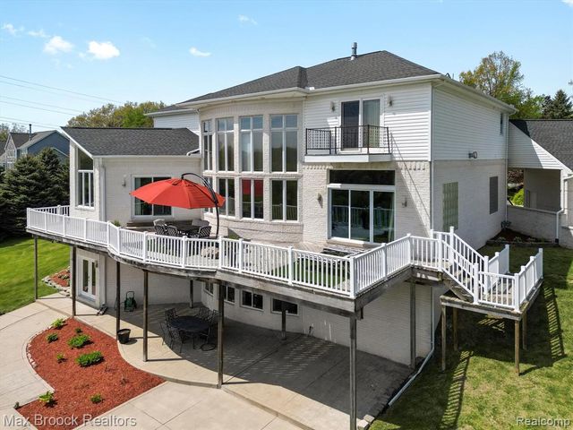 906 Yule Road, Leonard, MI 48367