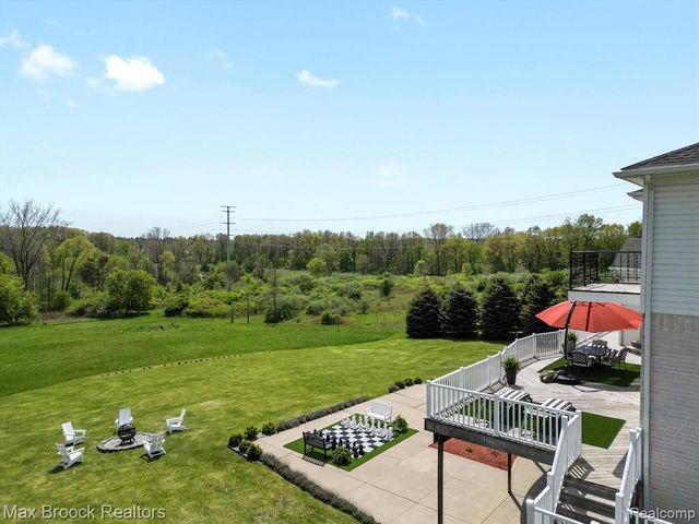 906 Yule Road, Leonard, MI 48367