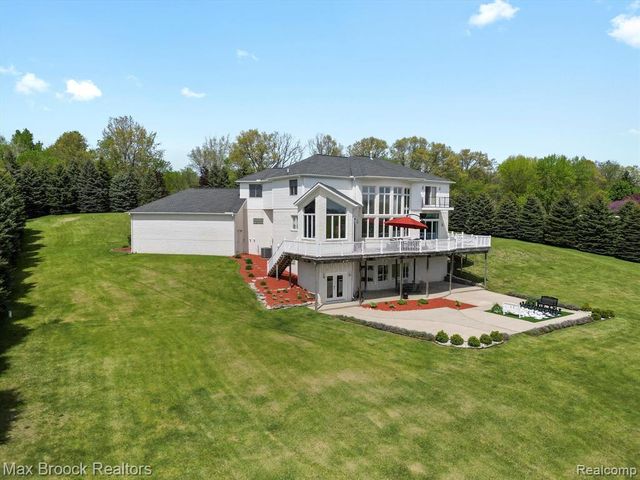 906 Yule Road, Leonard, MI 48367