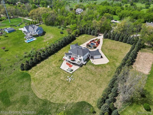 906 Yule Road, Leonard, MI 48367