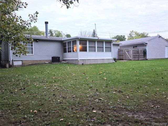 1370 S Graham Road, Flint Charter Township, MI 48532