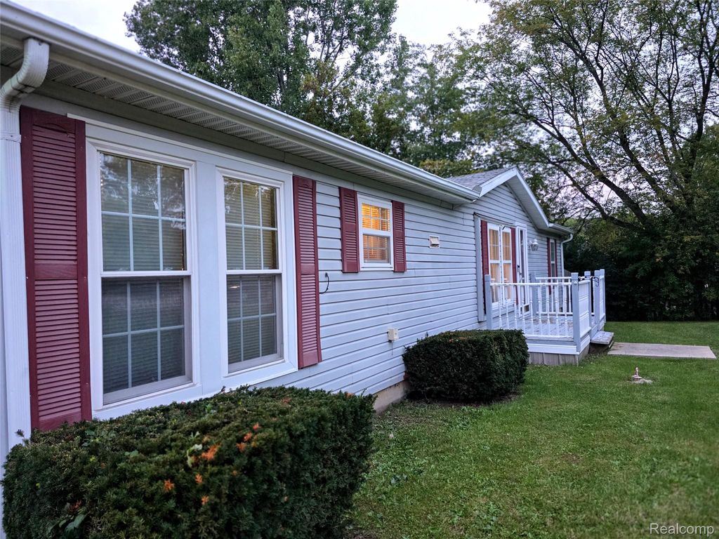1370 S Graham Road, Flint Charter Township, MI 48532