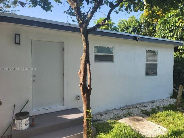 512 NW 96th St A, Miami, FL 33150