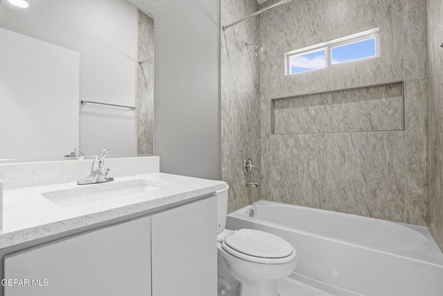 465 SANTIAGO MUNOS Street, Vinton, TX 79821