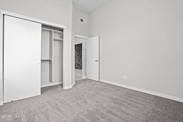 465 SANTIAGO MUNOS Street, Vinton, TX 79821