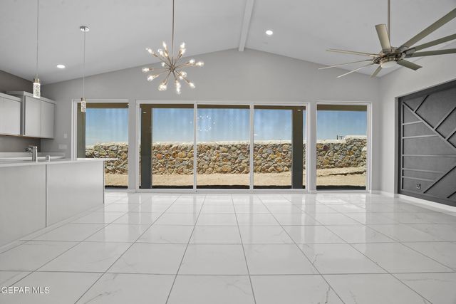 465 SANTIAGO MUNOS Street, Vinton, TX 79821