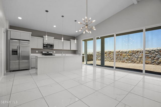 465 SANTIAGO MUNOS Street, Vinton, TX 79821