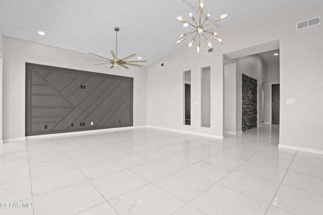 465 SANTIAGO MUNOS Street, Vinton, TX 79821