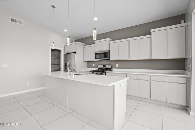 465 SANTIAGO MUNOS Street, Vinton, TX 79821