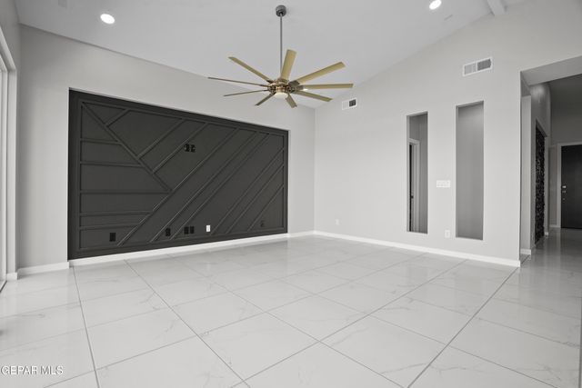 465 SANTIAGO MUNOS Street, Vinton, TX 79821