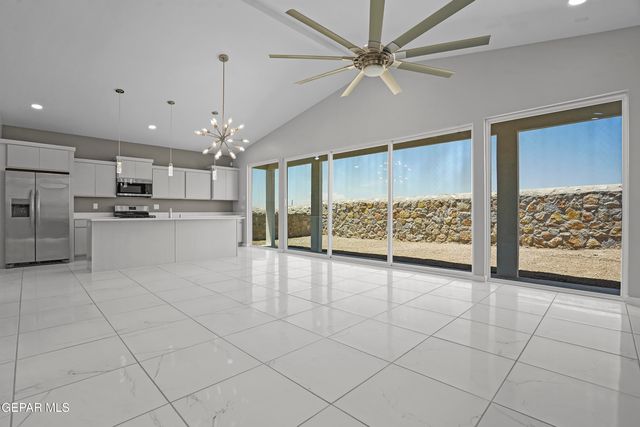 465 SANTIAGO MUNOS Street, Vinton, TX 79821