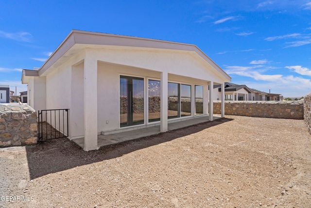 465 SANTIAGO MUNOS Street, Vinton, TX 79821