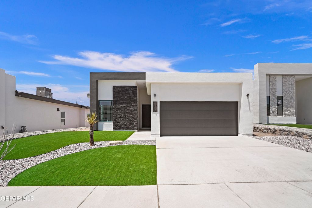 465 SANTIAGO MUNOS Street, Vinton, TX 79821