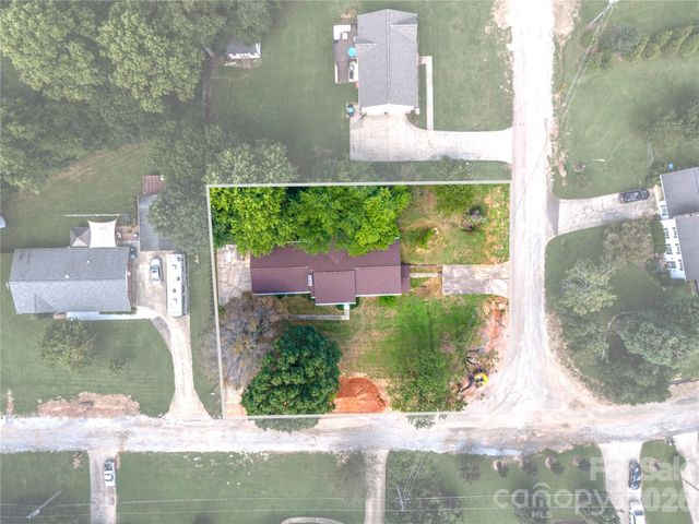 2537 Brentwood Circle, Lenoir, NC 28645