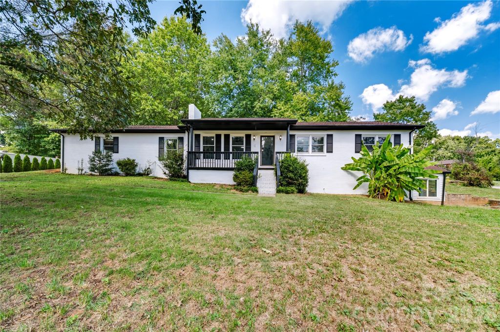 2537 Brentwood Circle, Lenoir, NC 28645
