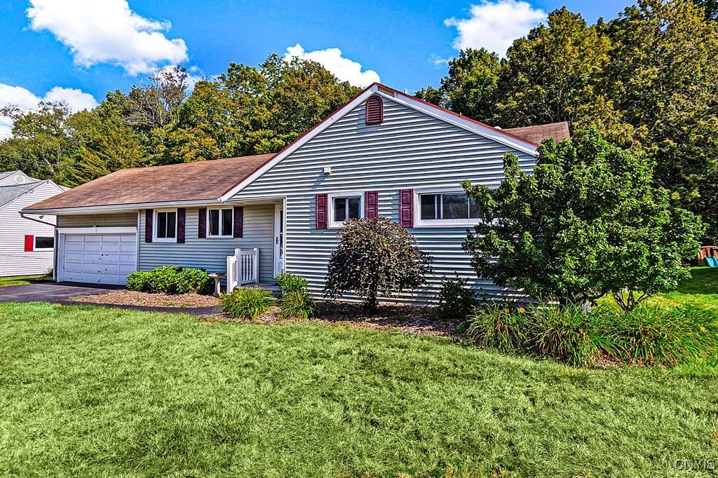 59 Bedford Dr, Whitestown, NY 13492