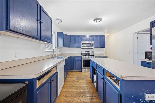 2803 Reflection Avenue, Waterford, MI 48328