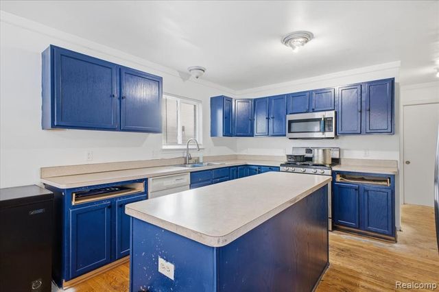 2803 Reflection Avenue, Waterford, MI 48328