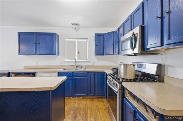 2803 Reflection Avenue, Waterford, MI 48328