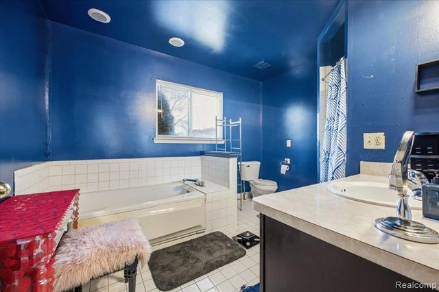 2803 Reflection Avenue, Waterford, MI 48328