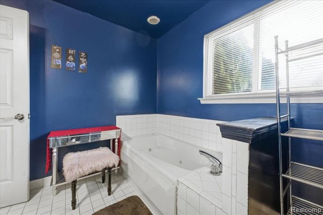 2803 Reflection Avenue, Waterford, MI 48328