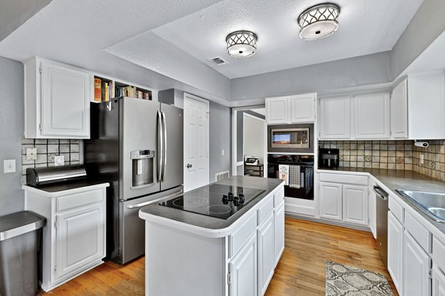 720 Bridget Way, Hurst, TX 76054