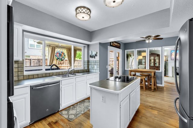 720 Bridget Way, Hurst, TX 76054