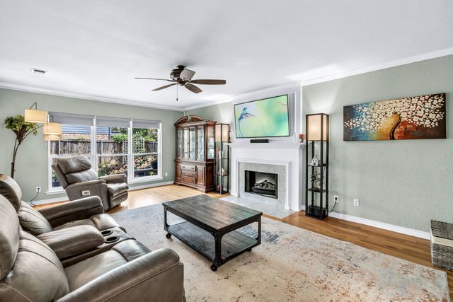 720 Bridget Way, Hurst, TX 76054