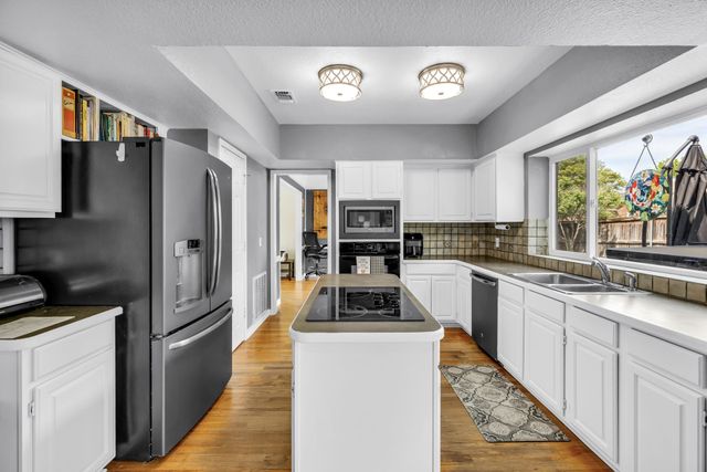 720 Bridget Way, Hurst, TX 76054