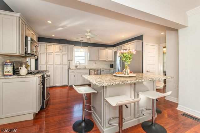 16 Hope Rd, Parsippany-troy Hills Twp., NJ 07878