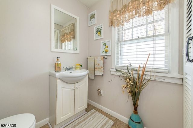 16 Hope Rd, Parsippany-troy Hills Twp., NJ 07878