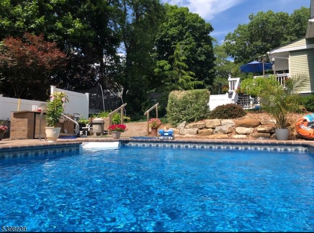 16 Hope Rd, Parsippany-troy Hills Twp., NJ 07878