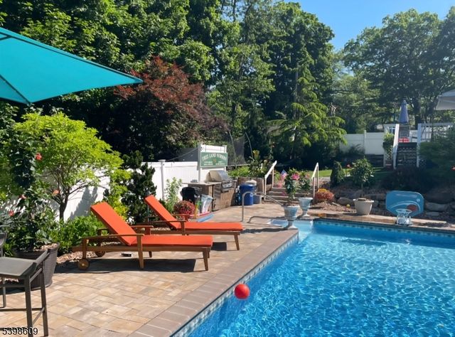 16 Hope Rd, Parsippany-troy Hills Twp., NJ 07878